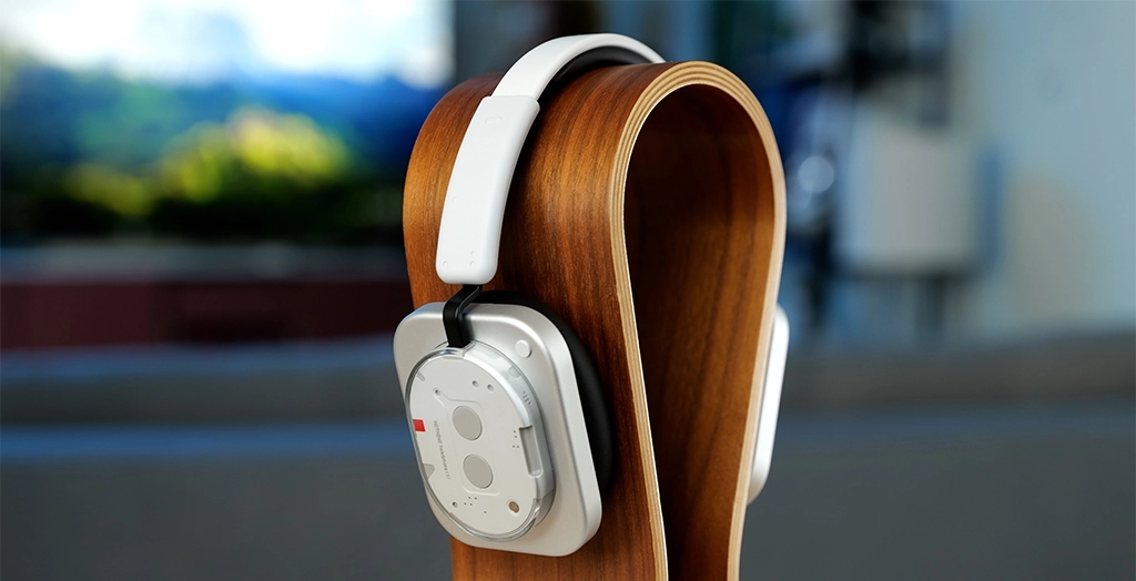 Зарядка, время работы и тип питания в Nothing Headphone 1 5.jpg