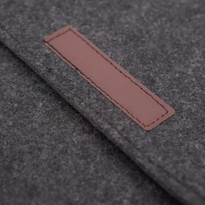 Сумка-чехол на MacBook 13-14.2 DDC Felt Bag (черный) 400_400_131061
