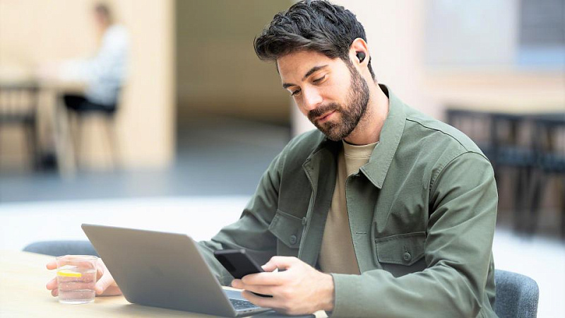 На связи с двумя мирами